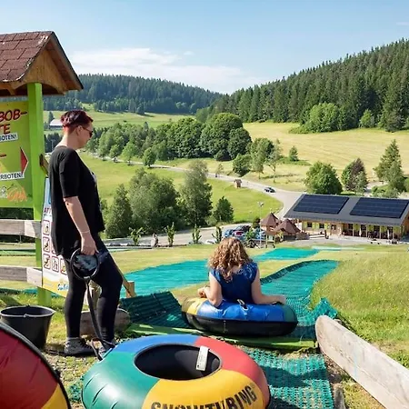 Le Petit- Niedliches Ferienapartment Mit Pool Lejlighed *